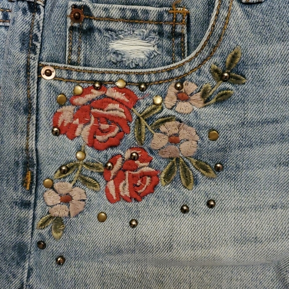 Hippie Laundry Floral Embroidered Denim Shorts Size 25 26 27 NWT Jean High Waist - Picture 5 of 5